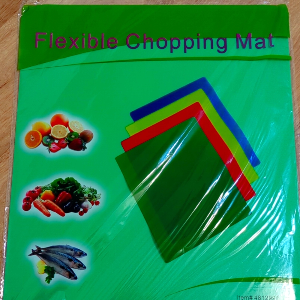 Brand new set of 4 chopping mats